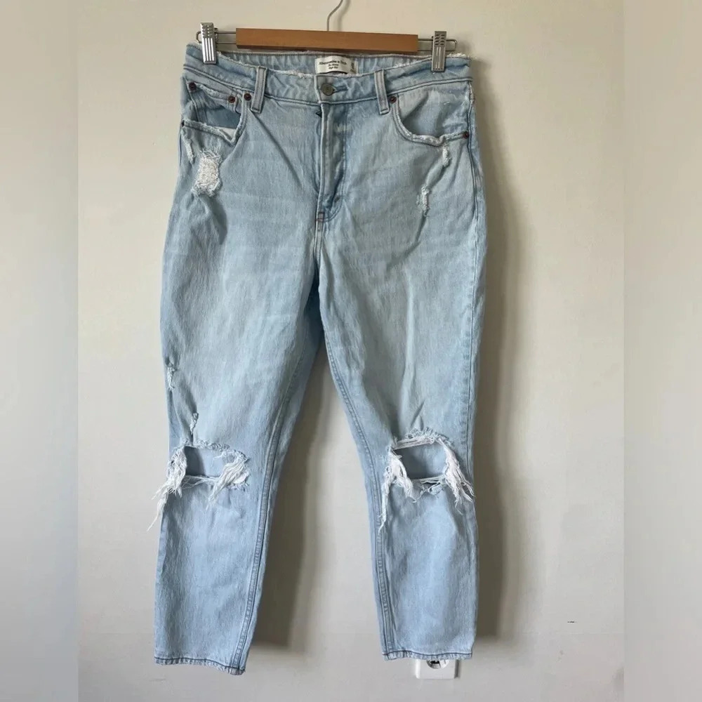 Abercrombie & Fitch High Rise The Skinny Light Wash Distressed Size 8